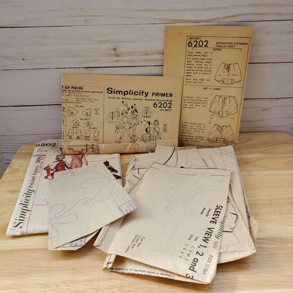 VTG 1965 Simplicity Girls Sewing Pattern 6202 Ice Skating And Majorette Costumes - Picture 3 of 3